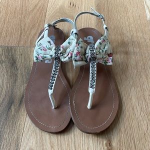 Groove Bow Rhinestone Sandles